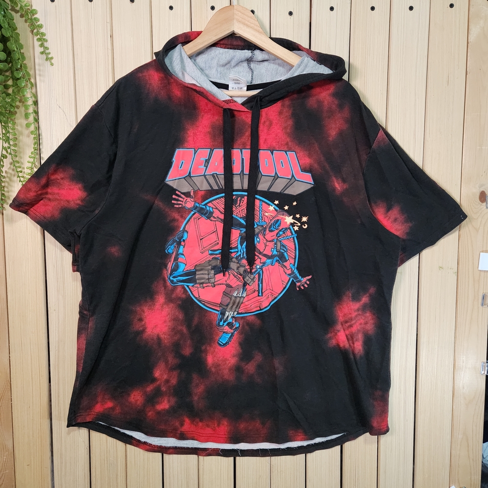 Marvel Deadpool Tee With Hood Black and Red Tie-Dye Short Sleeve Size XL